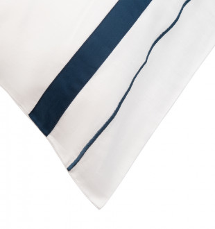 Набор из двух наволочек из сатина белого цвета с темно-синим кантом из коллекции essential, 50х70 см 
